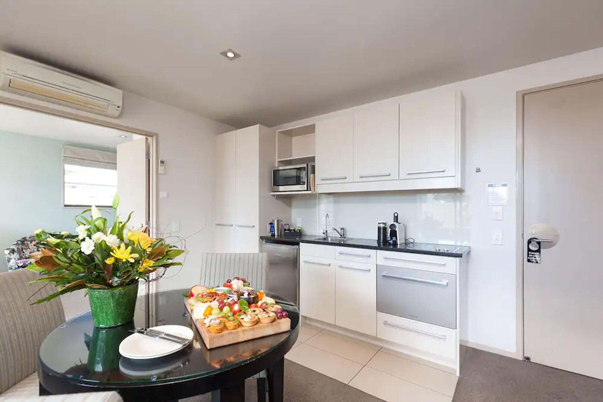 넬슨 팔라조 모터 로지 모텔 외부 사진 A typical kitchen in a serviced apartment