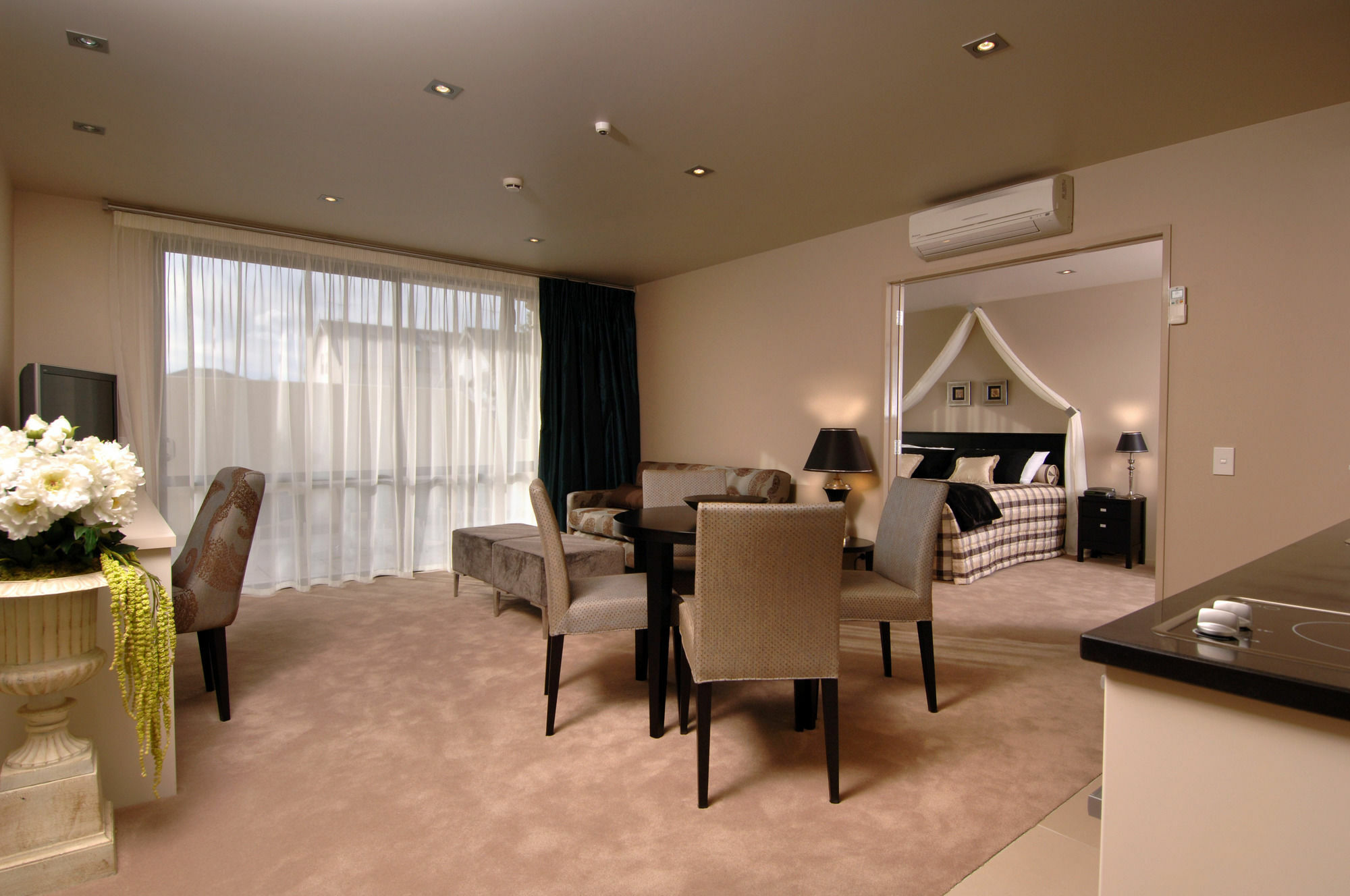 넬슨 팔라조 모터 로지 모텔 외부 사진 A suite at the Crowne Plaza Hotel, Auckland